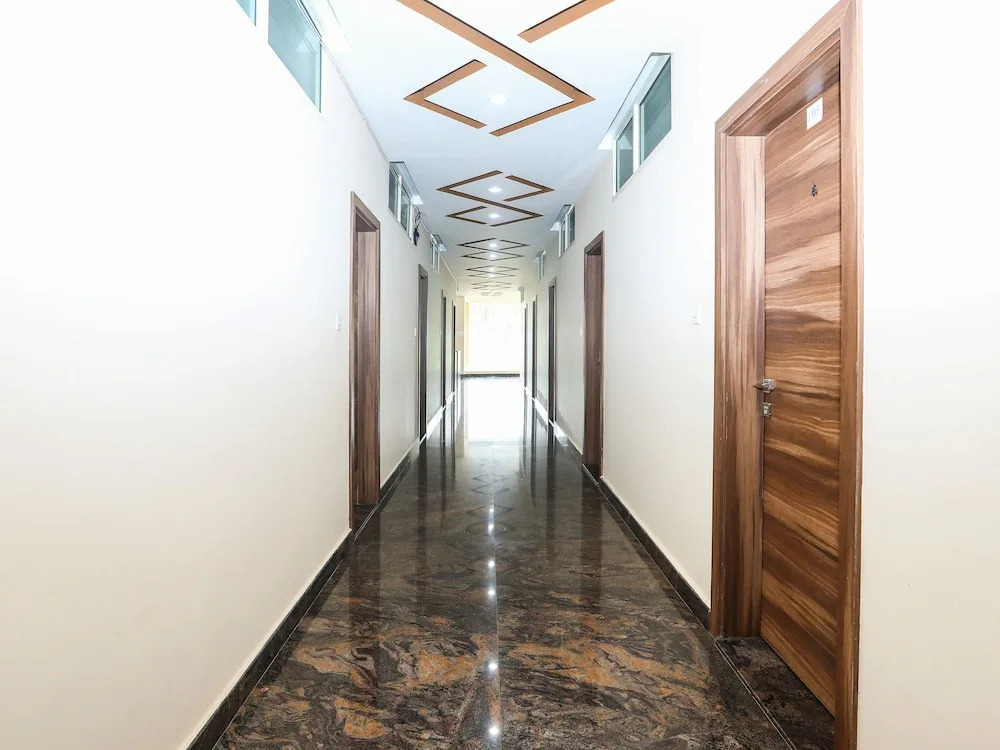 OYO 15843 SJ Residency