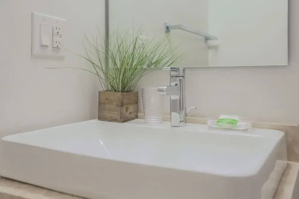 Noel Suites - York and Bremner