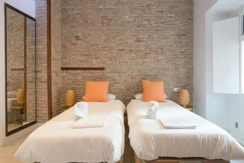 Te1A-El Teatro Brick Wall Suite Prime Location