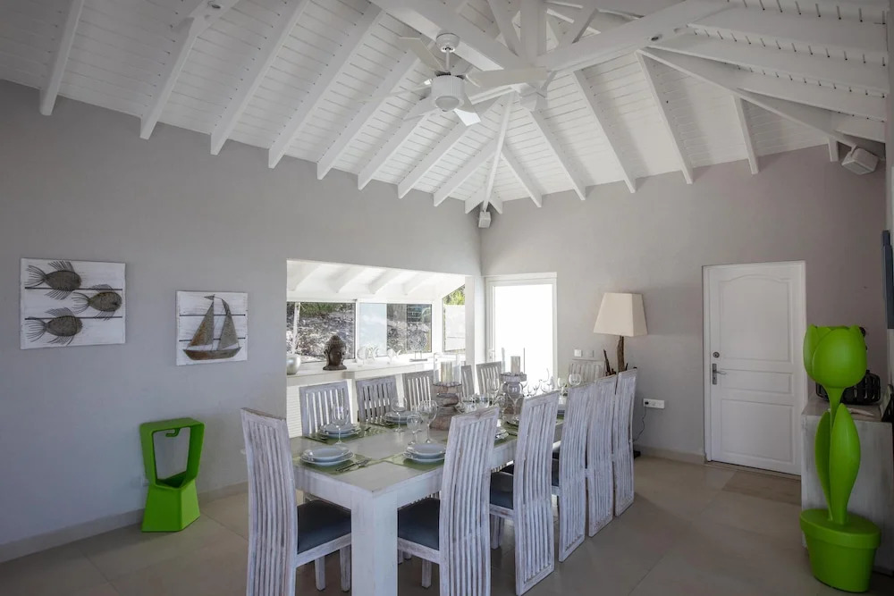 Walk to the Beach! Fabulous Villa With Huge Heated Pool, AC, Free Wifi, Ideal for Groups