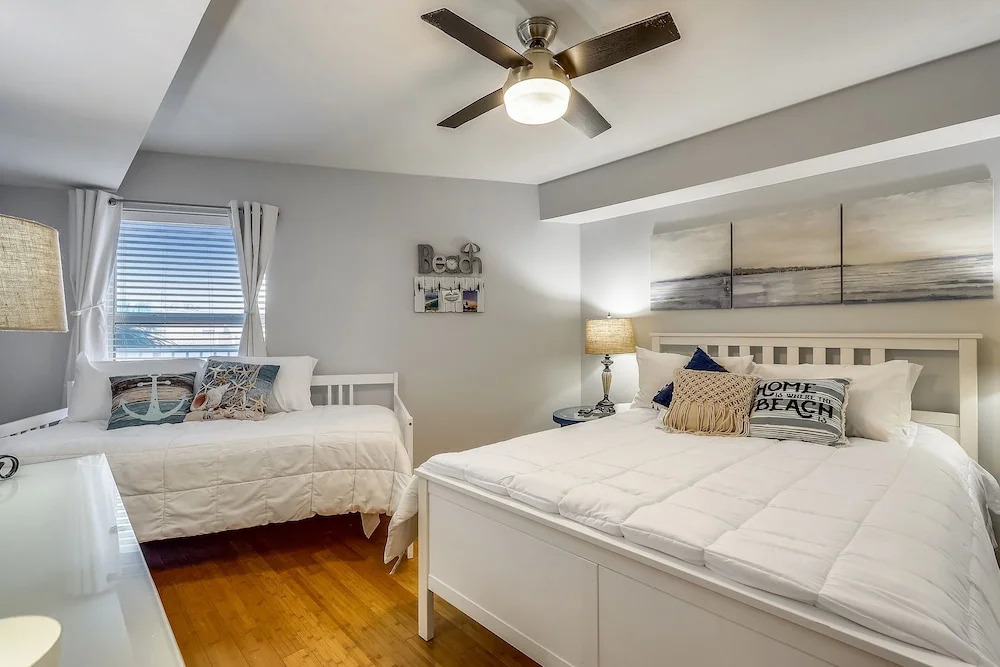 Seacrest 206 is a gorgeous Gulf Front2 BR with Free Beach Service for 2 by RedAwning