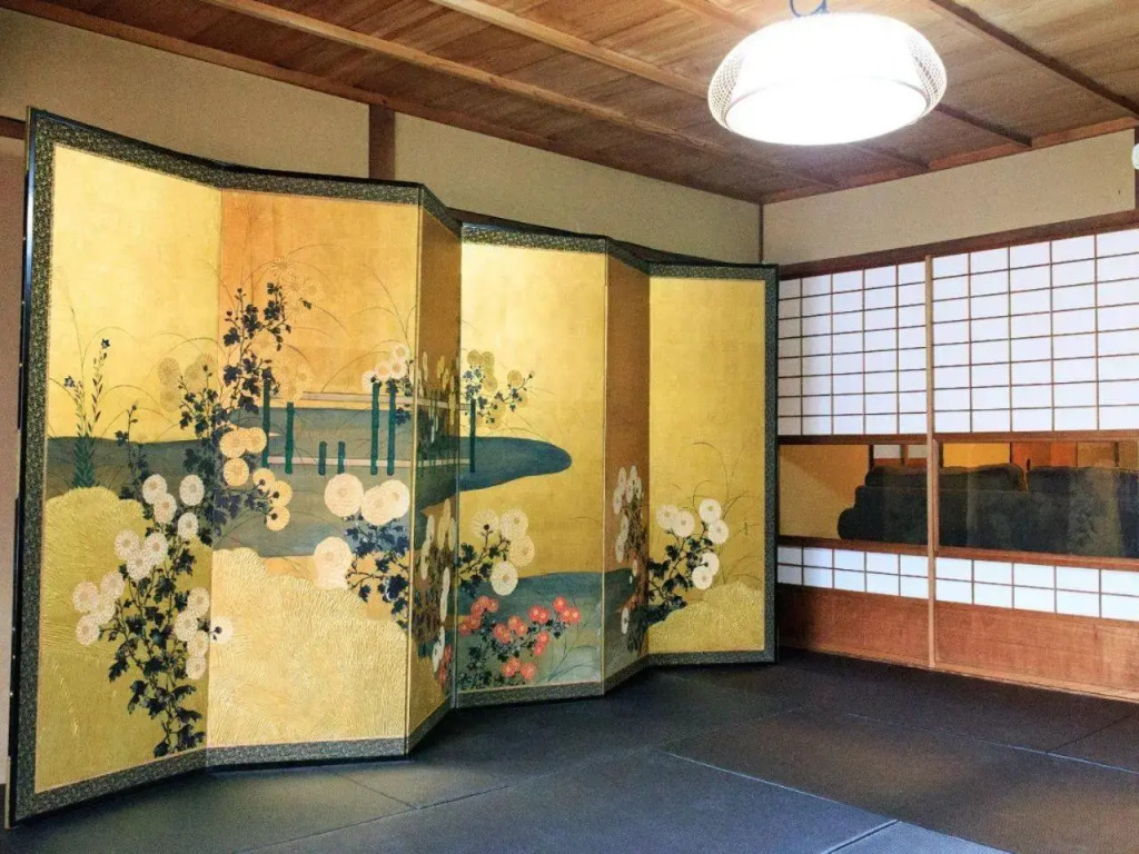 京都二条城近く京町屋120年の歴史に泊まる