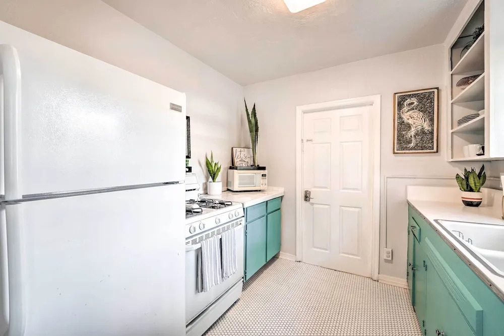 ~ 12 Mi to Disney: Downtown Winter Garden Cottage!