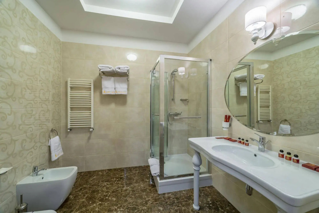 Alarus Luxe Hotel