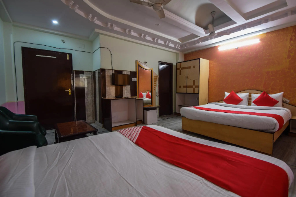 OYO 29398 Hotel Pax Inn