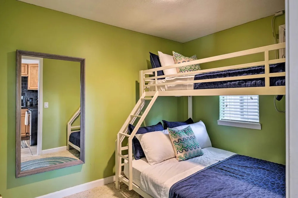 Family Fun! Lakeside Gem + Dock in Sunrise Beach