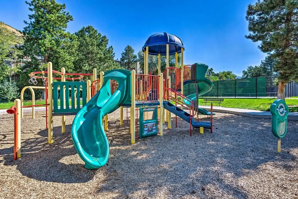 Cottonwood Heights Escape: Near Hiking & Skiing