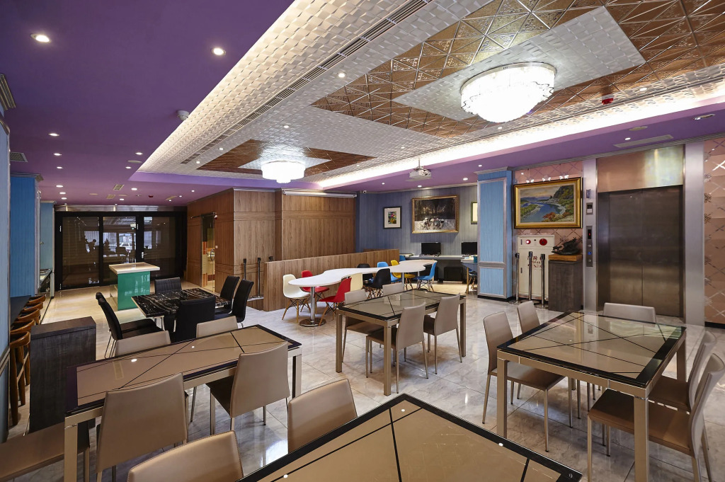 Lily Hotel