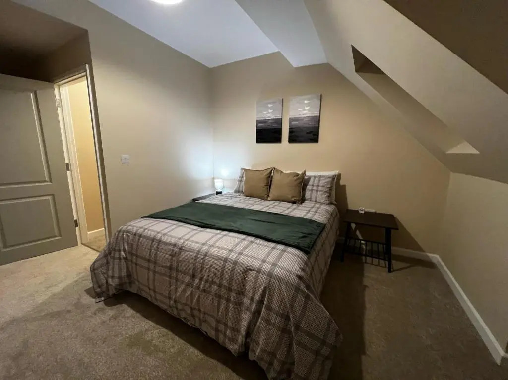 Charming 4-bed House in Winchester,free Parking