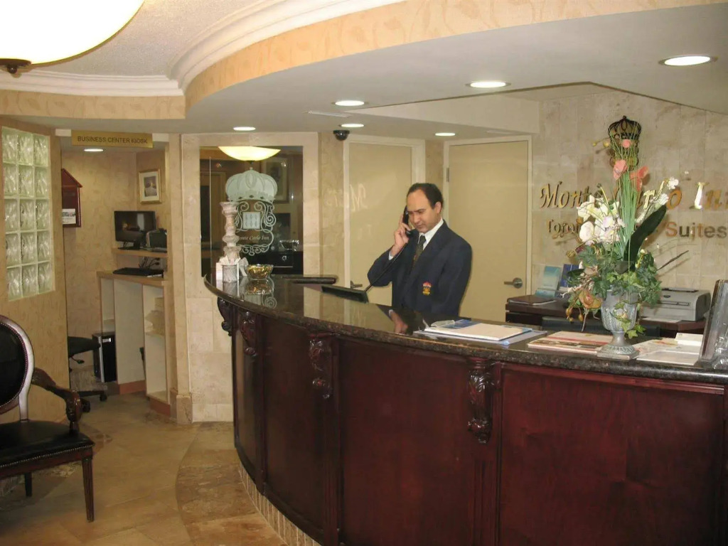 Monte Carlo Inn Toronto West Suites