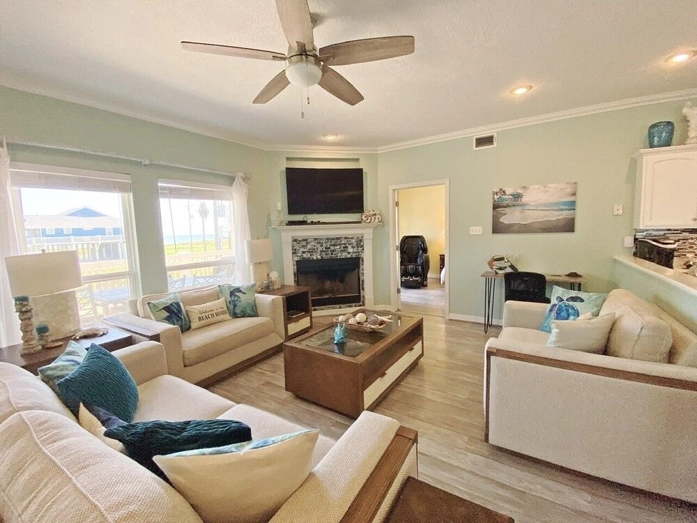 Stay Salty 3 Bedroom Home by RedAwning