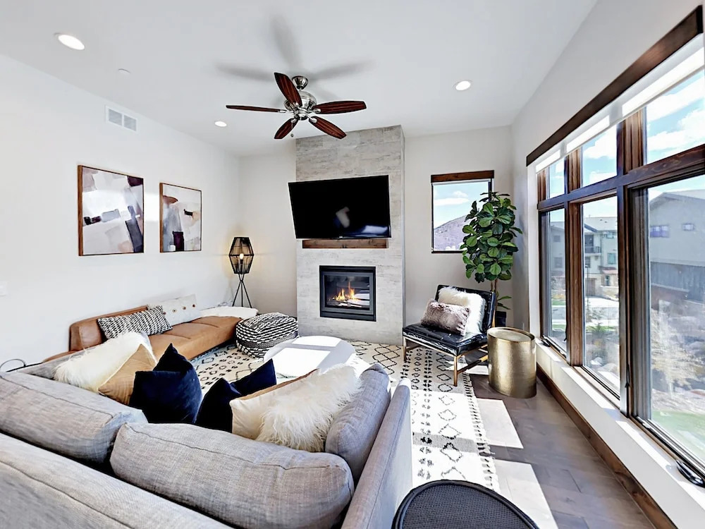 Blackstone Townhouse Unit #2A 2 Bedrooms 2.5 Bathrooms Townhouse