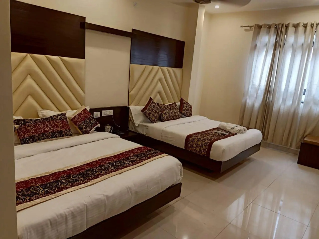 Hotel Crown, Near Golden temple