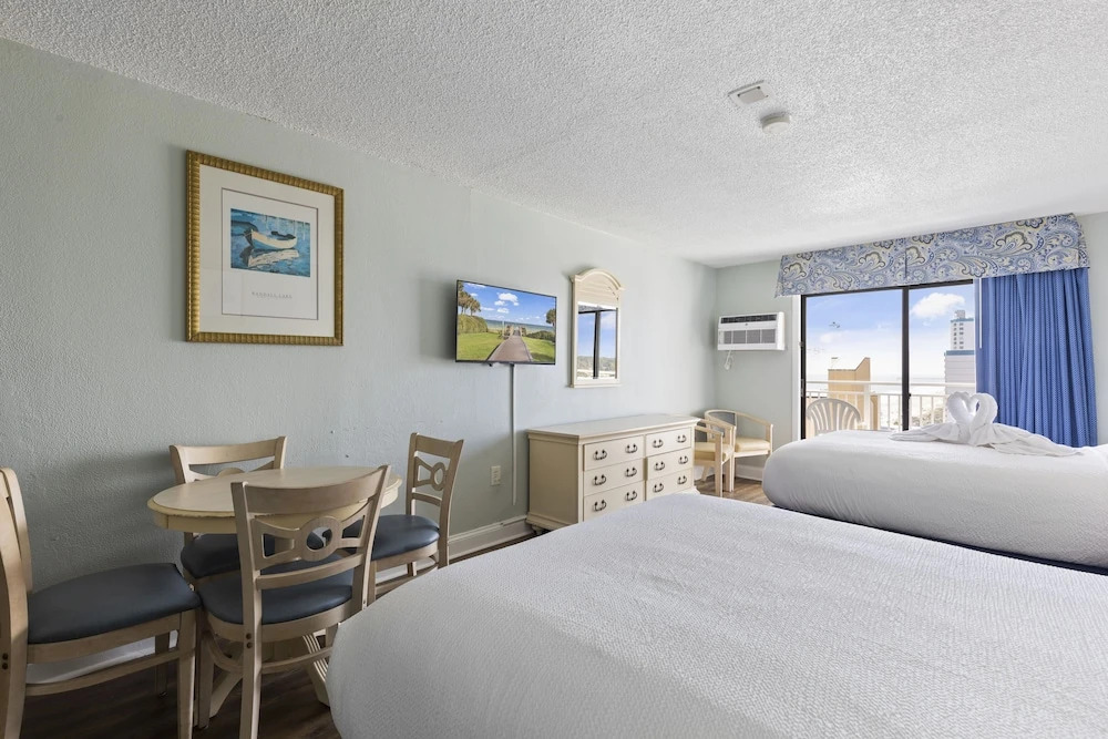 SeaMist Driftwood Vacation Studio with Balcony