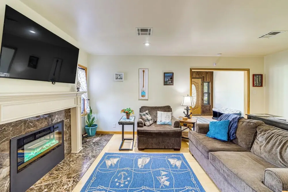 Tulsa Cottage w/ Hot Tub: 4 Mi to Downtown