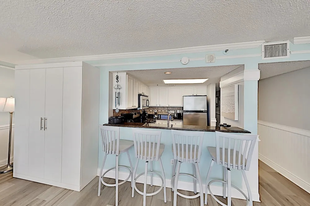 Choice Oceanfront W/ 3 Pools: Steps To Sand 2 Bedroom Condo