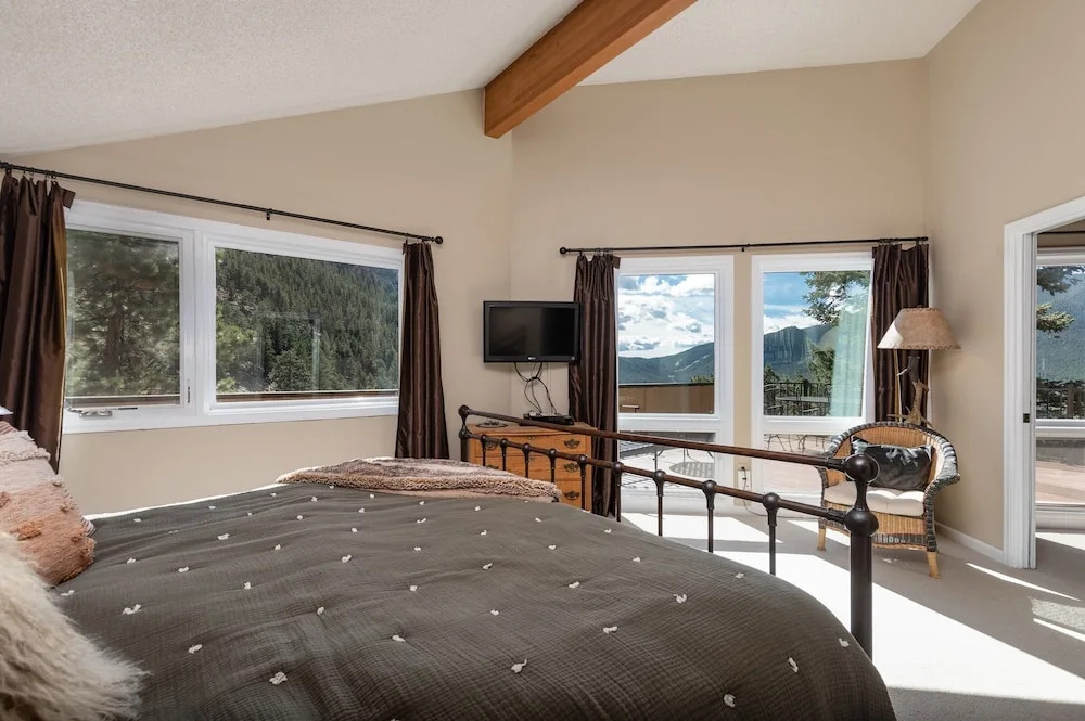 The Cedars Luxury  At Windcliff 5 Bedroom Home by RedAwning