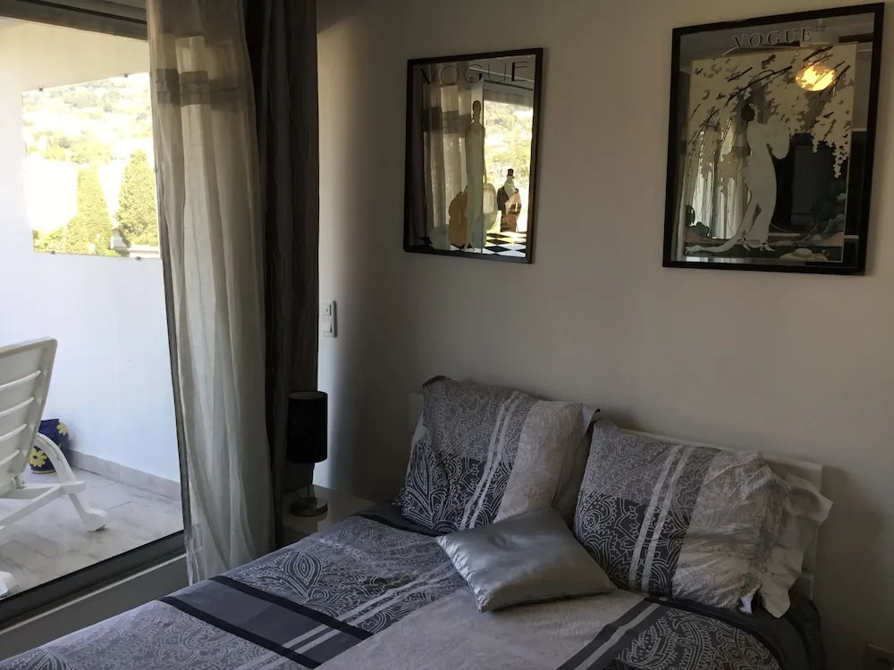 Suites in Cannes Center Sea View