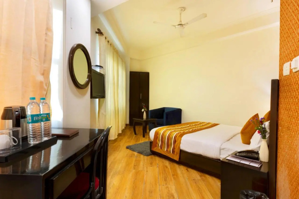 Hotel WHITE & BLUE Delhi Airport