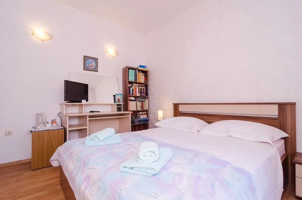 Leo's Room