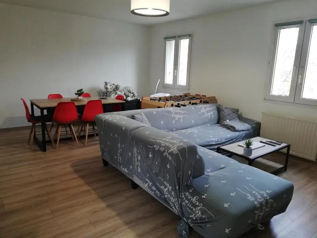 Grand T3 avec clim, parking et terrasse privative - Agen