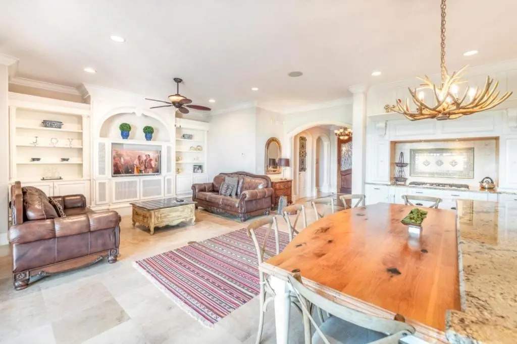 Luxury mansion on golf course at Reunion Resort Orlando 10 minutes from Disney parks - Mansão luxuosa em campo de golfe no Reunion Resort Orlando a 10 minutos dos parques da Disney