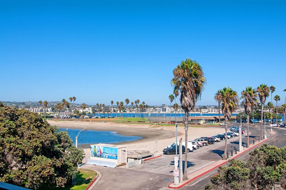 Mission Beach Condo w/Bayside Views by RedAwning