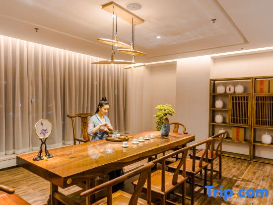 Ustay Hotel