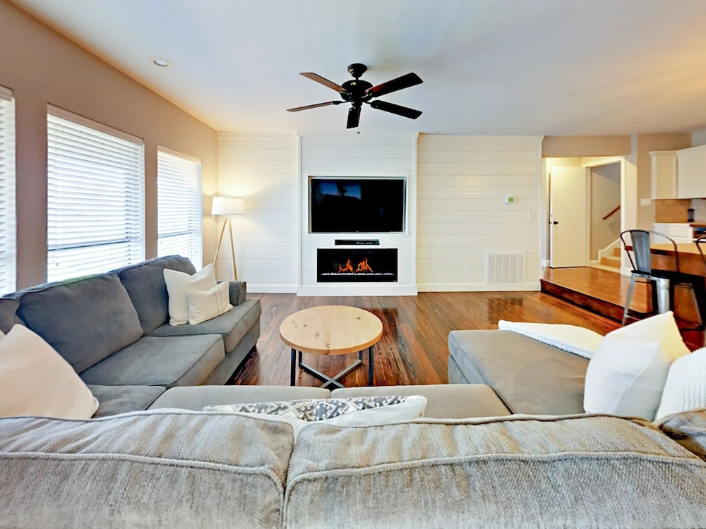 1005 Coventry Rd Home 5 Bedrooms 4 Bathrooms Home