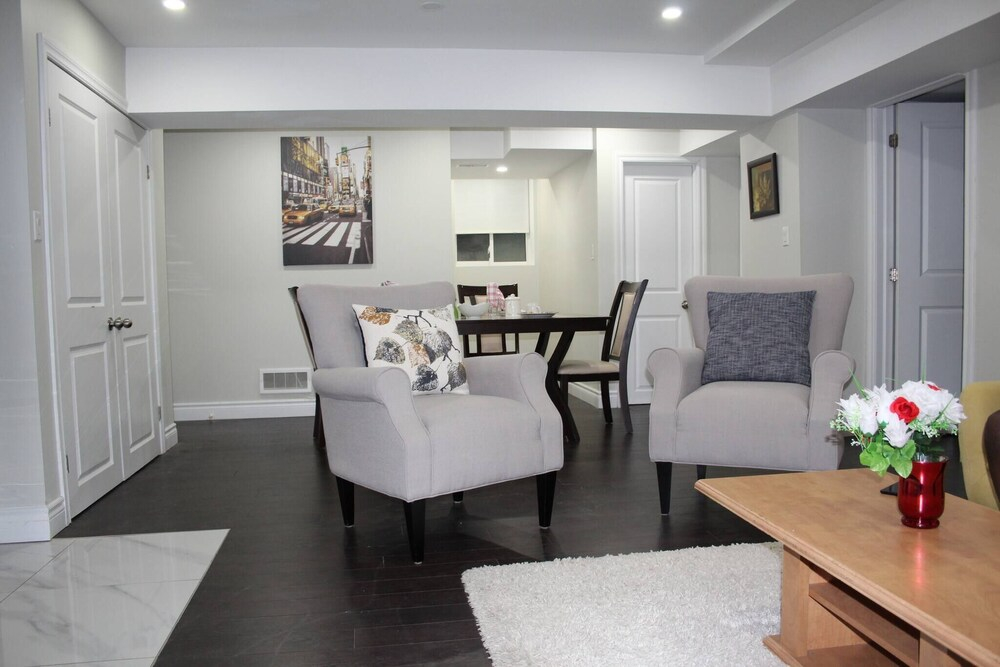 Cozy 2-bedroom House Rental in Brampton's Mount Pleasant