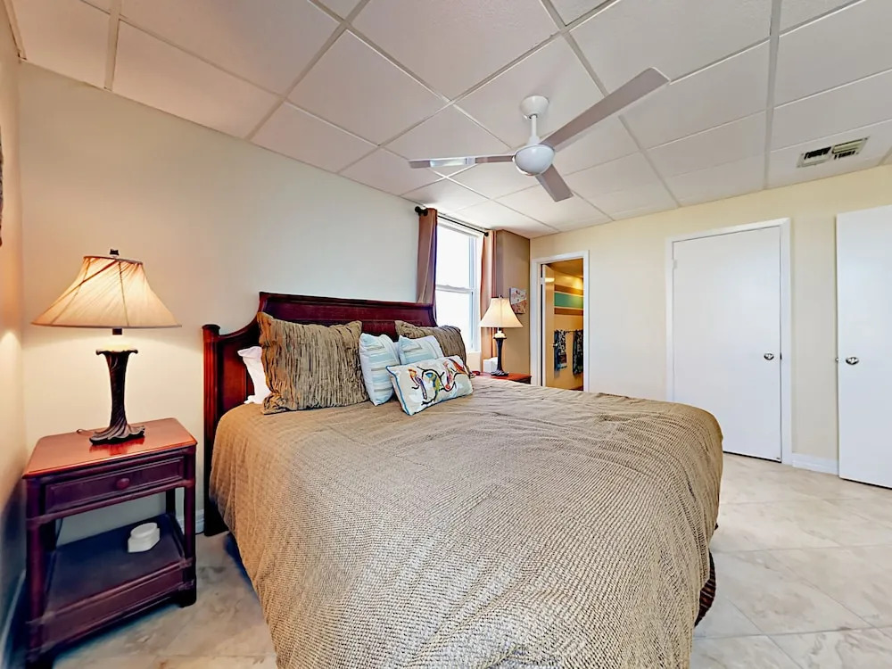 Bayside 2br W/ Pool, Hot Tub & Pier 2 Bedroom Condo