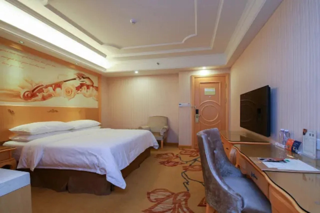 Vienna Hotel Guangdong Gaozhou City East Passenger Depot