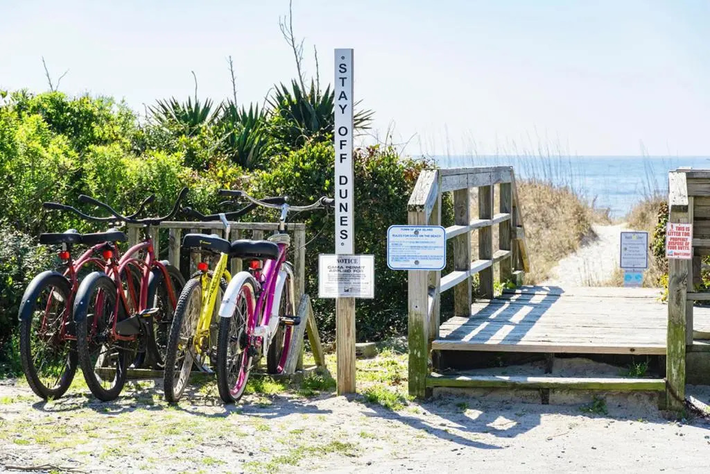 1 4 Us by Oak Island Accommodations