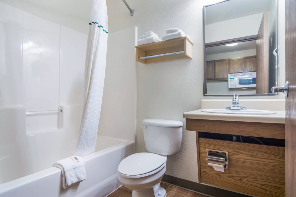 HomeTowne Studios & Suites by Red Roof Bentonville