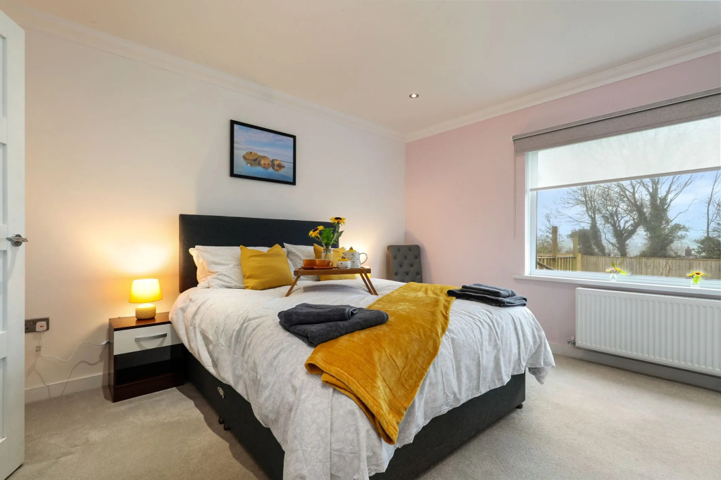 Ocean Waves - Ground Floor Apartment Pet Friendly Enclosed Garden