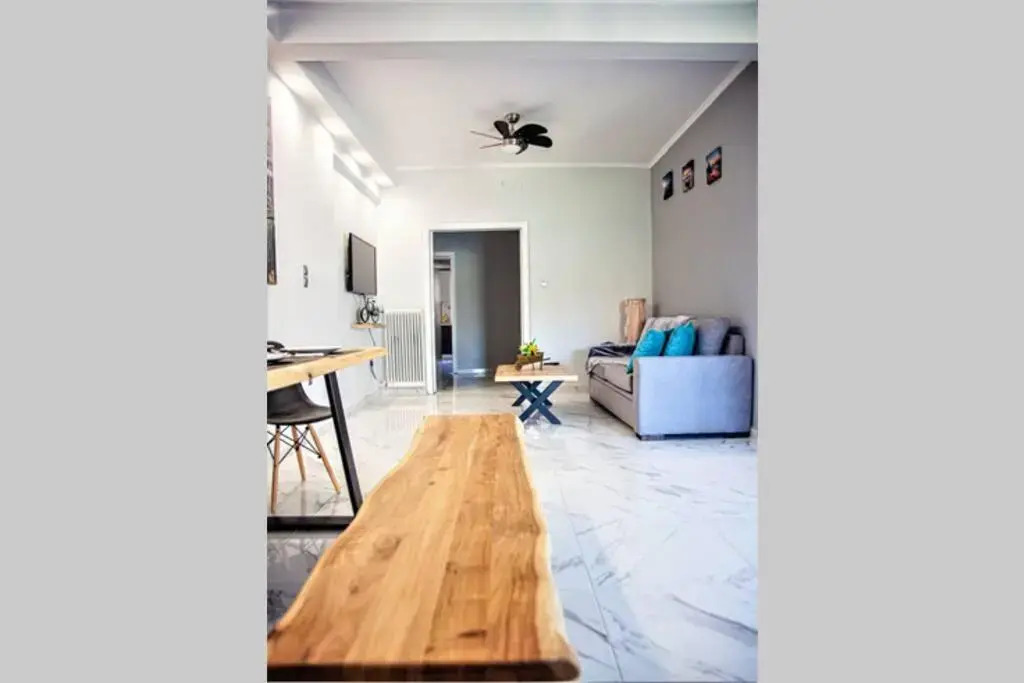 Athens Central 3BD Apartment next to Metro Luxury