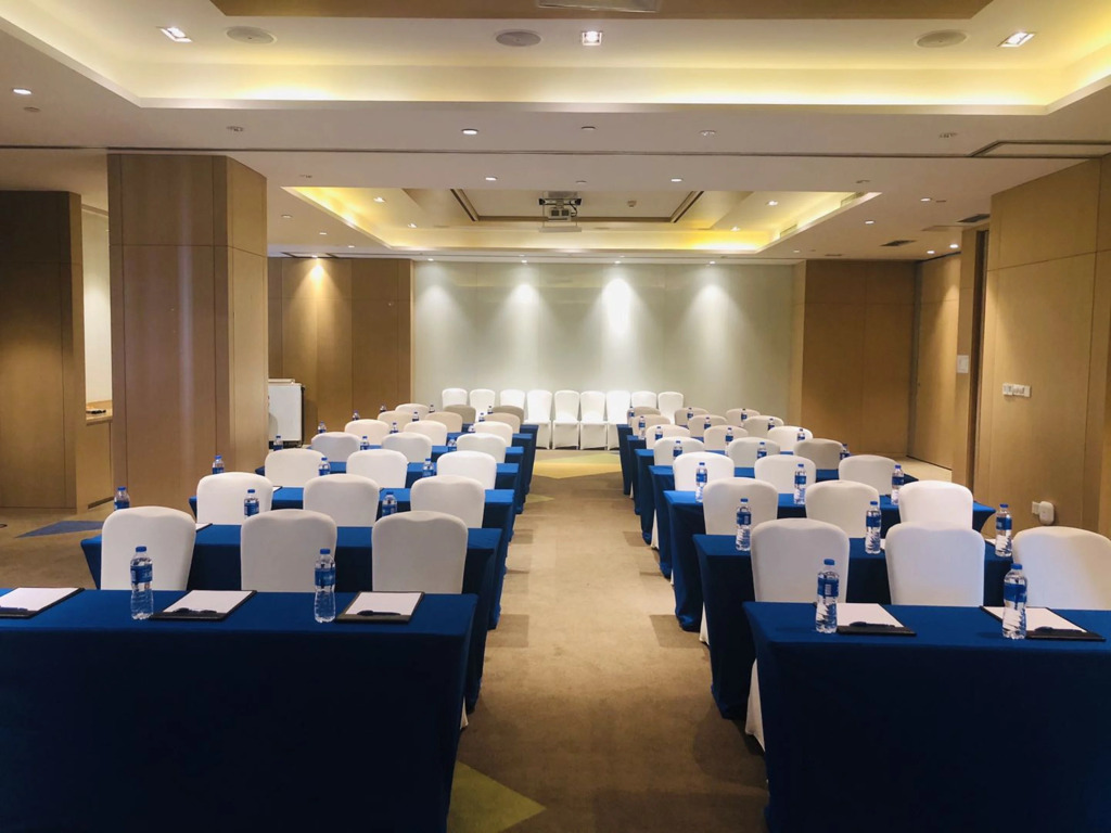 Отель Holiday Inn Express SHANGHAI ZHENPING by IHG