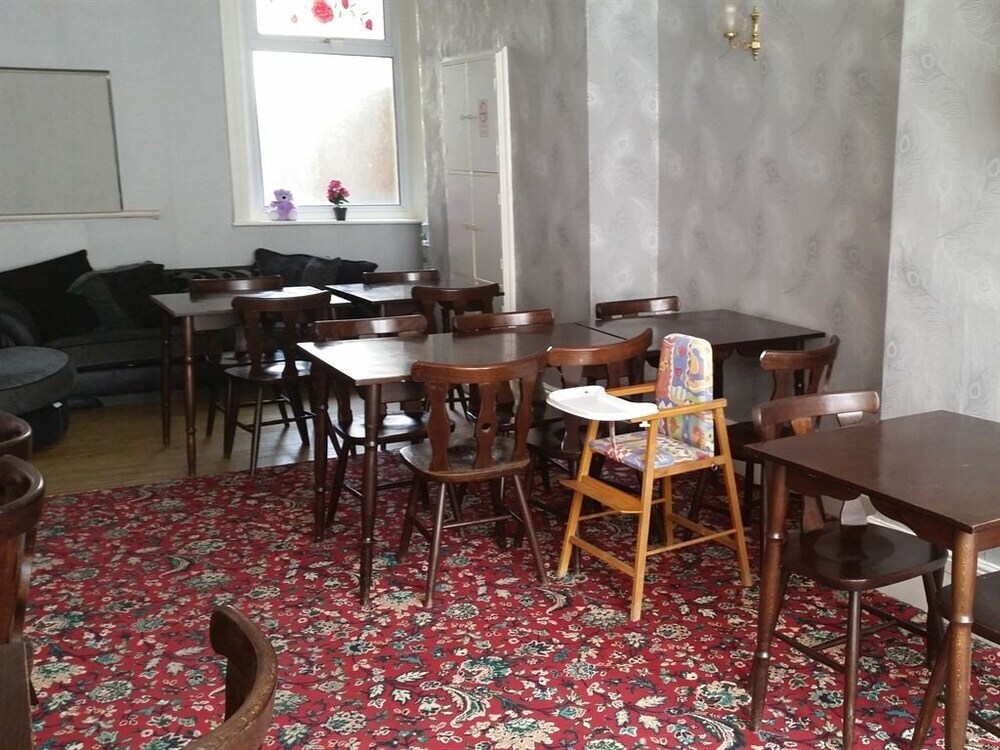 Rayners Hotel