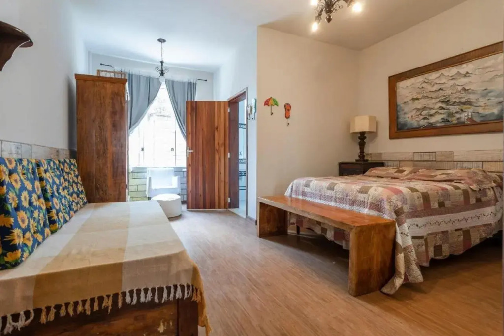 Casarão ESPAÇOSO a 800m do centro, 8 hospedes, pet friendly, garagem para 3 carros