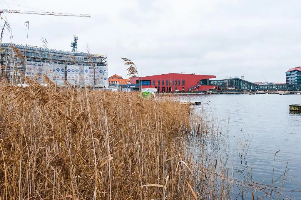 Lake Club Apartments - LoftAffair
