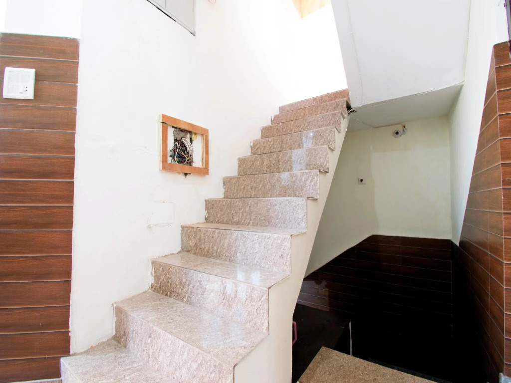 OYO 22932 Hotel Shiv Shanker