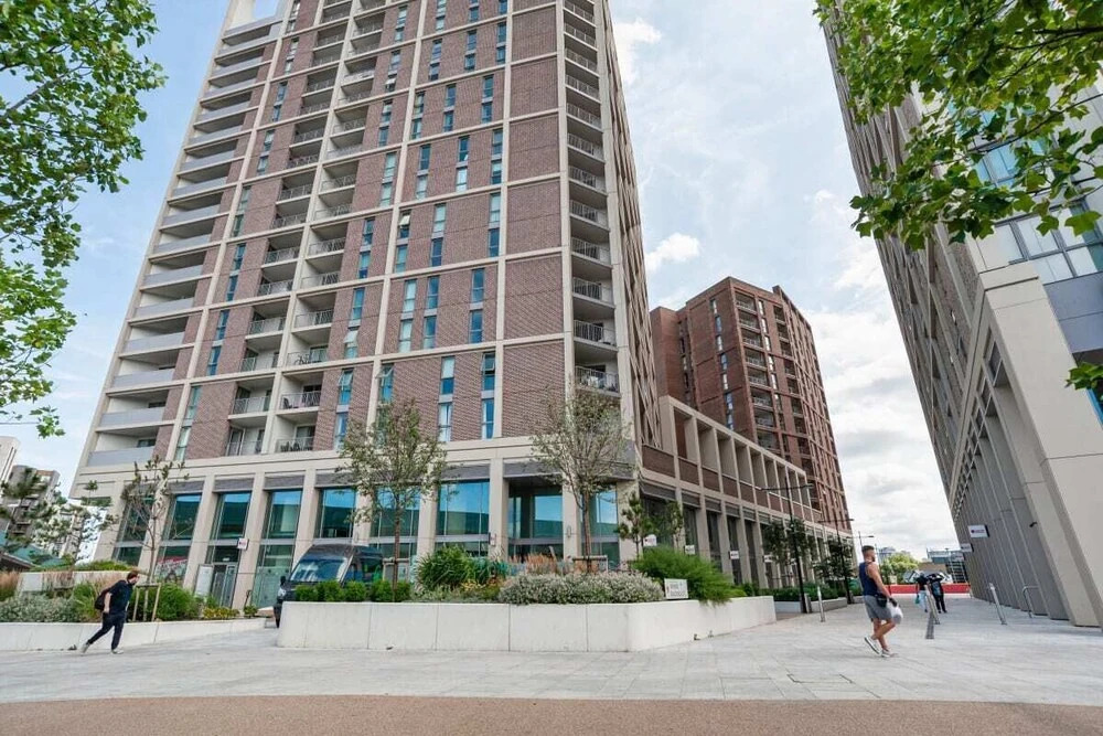 Stunning 1-bed apt W/roof Terrace in Canning Town
