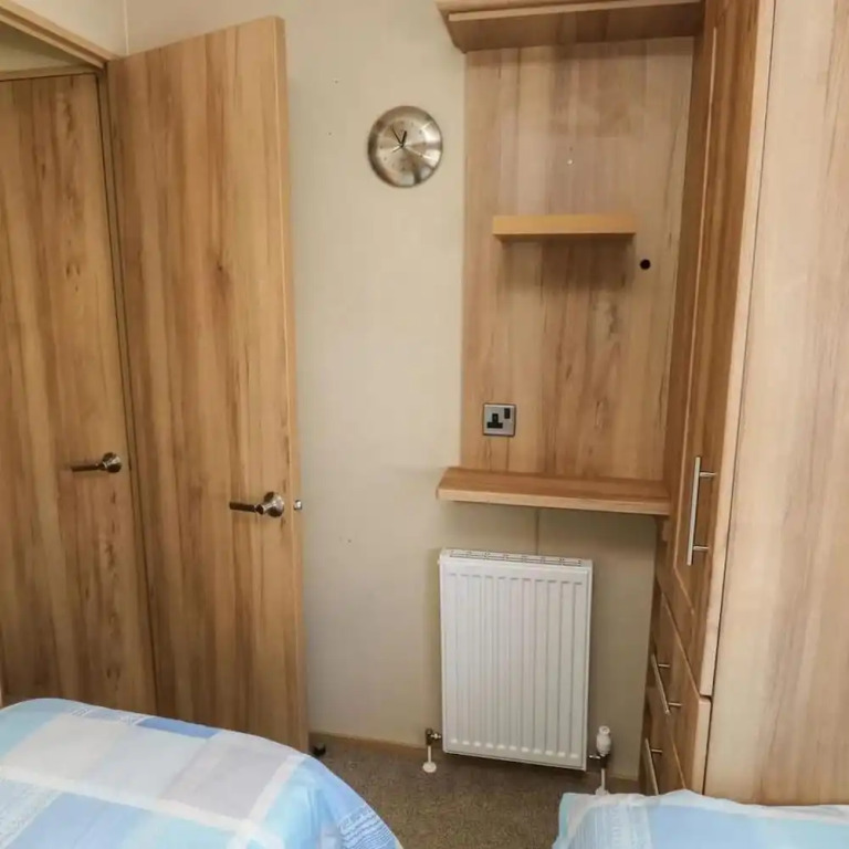 Caravansleeps6-freeparking-quietretreat-nature