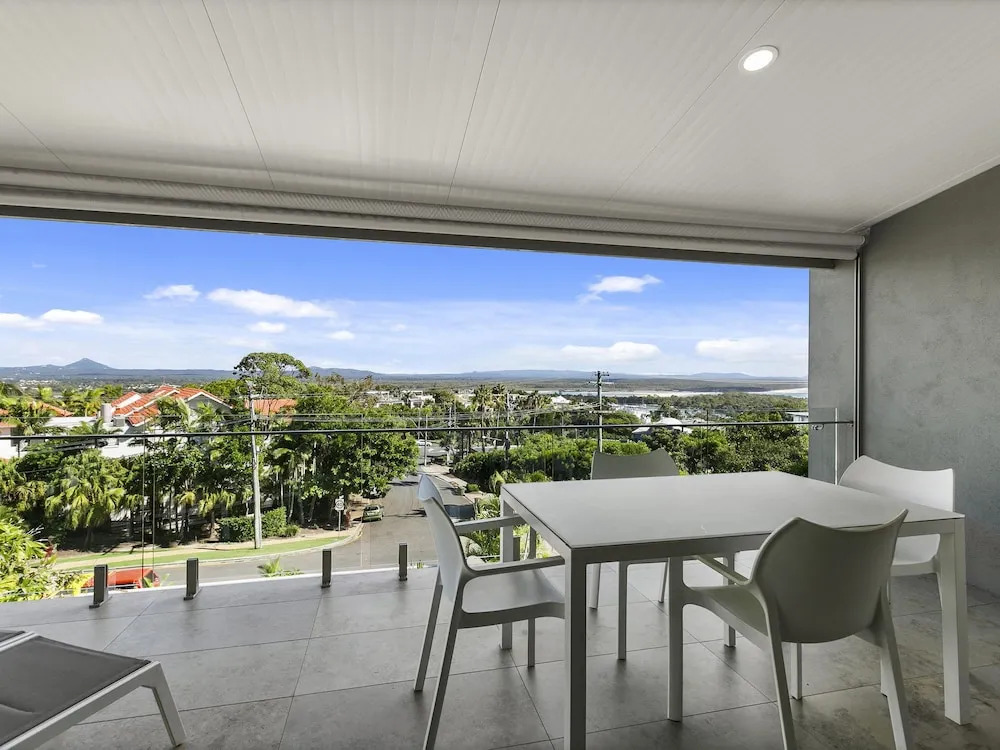 Exquisite Penthouse with views to Laguna Bay - Unit 3 Taralla 18 Edgar Bennett Avenue