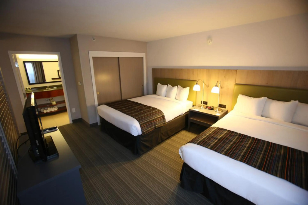 GreenTree Inn & Suites Phoenix Sky Harbor
