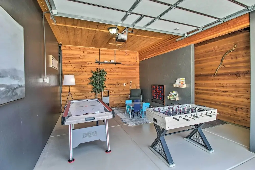 Cabin Getaway w/ Game Room Near Rainbow Lake!