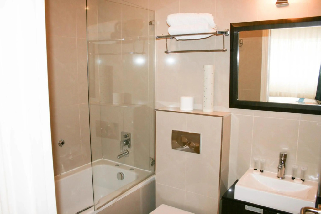 Cromwell Hotel