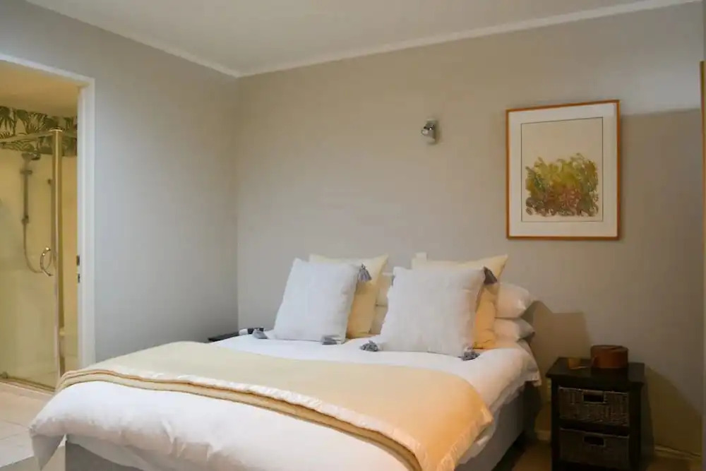 Uptown Top Floor Studio Apartment