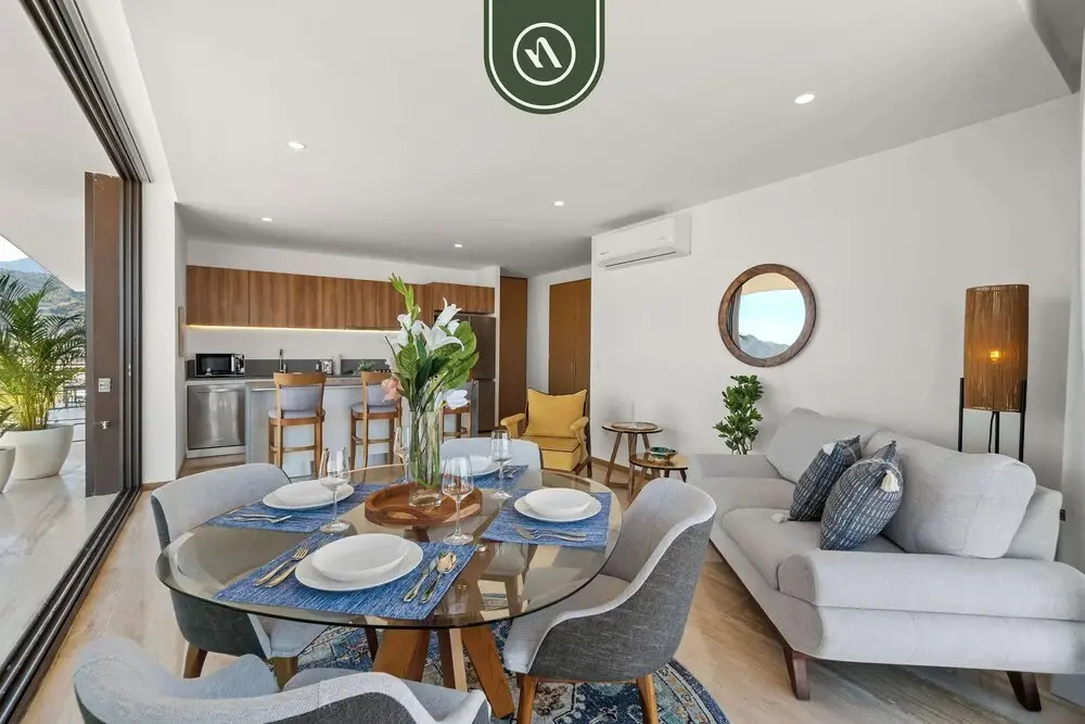 Corner 2 BR Condo - Rooftop Pool With Oceanview