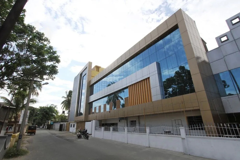 Oyo 44203 Sri Manis Residency